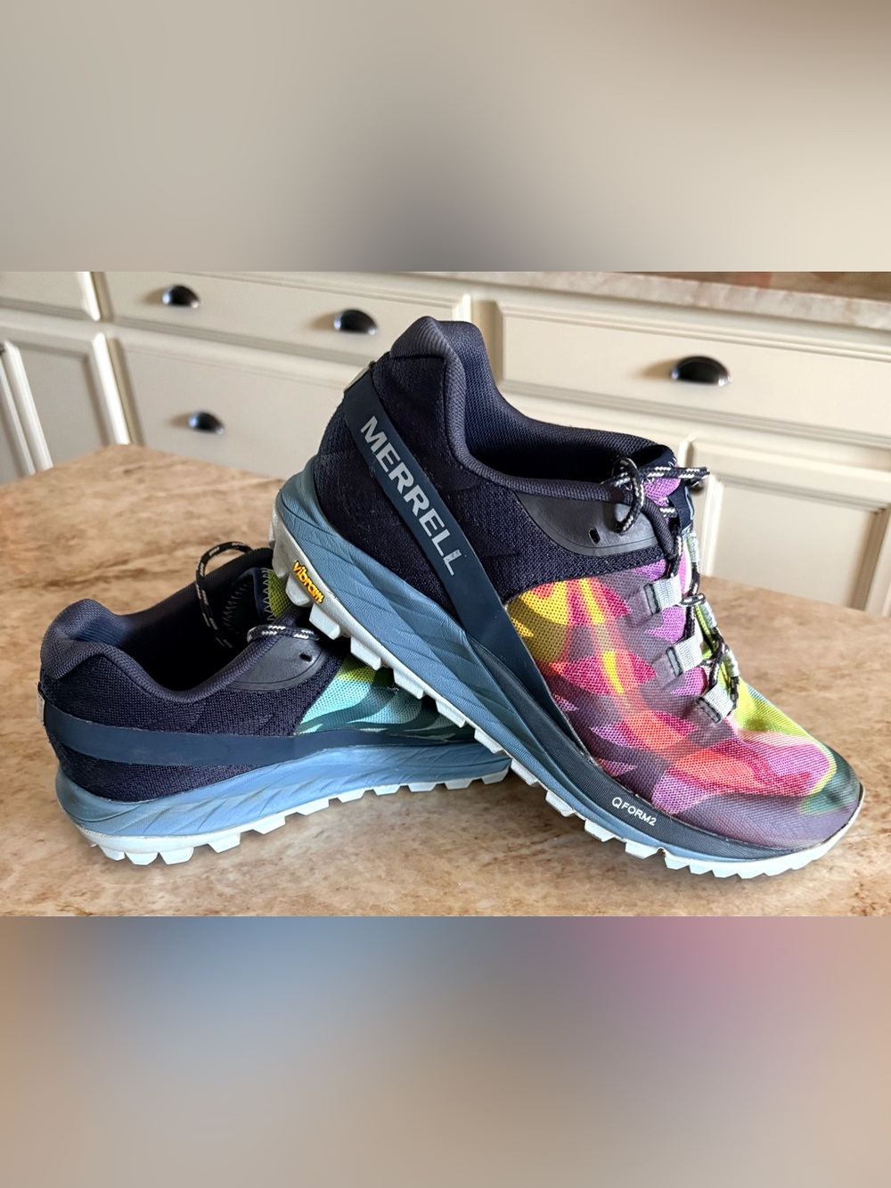 🌈 MERRELL ANTORA 2 RAINBOW TRAIL RUNNING SHOE - WOMENS SIZE 9.5 🌈 - Picture 2 of 7